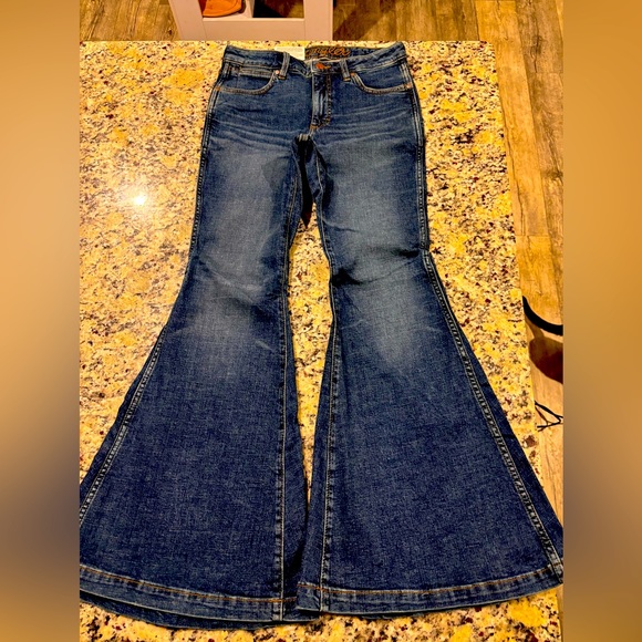 Wrangler Denim - WRANGLER Women’s RETRO THE GREEN TRUMPET FLARE IN PAGE SIZE:28X32 HIGH RISE NWT.